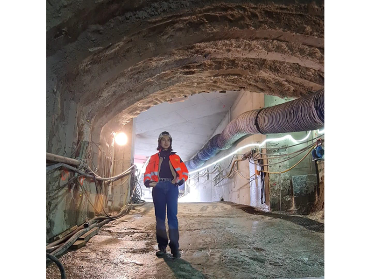 Une étudiant dans un tunnelier (chantier pour construire un tunnel) à Lyon