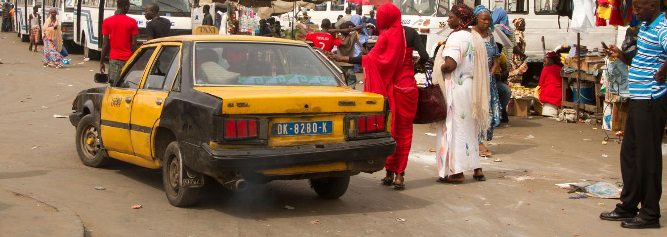 Les taxis clandos de Dakar : illégaux mais essentiels ?